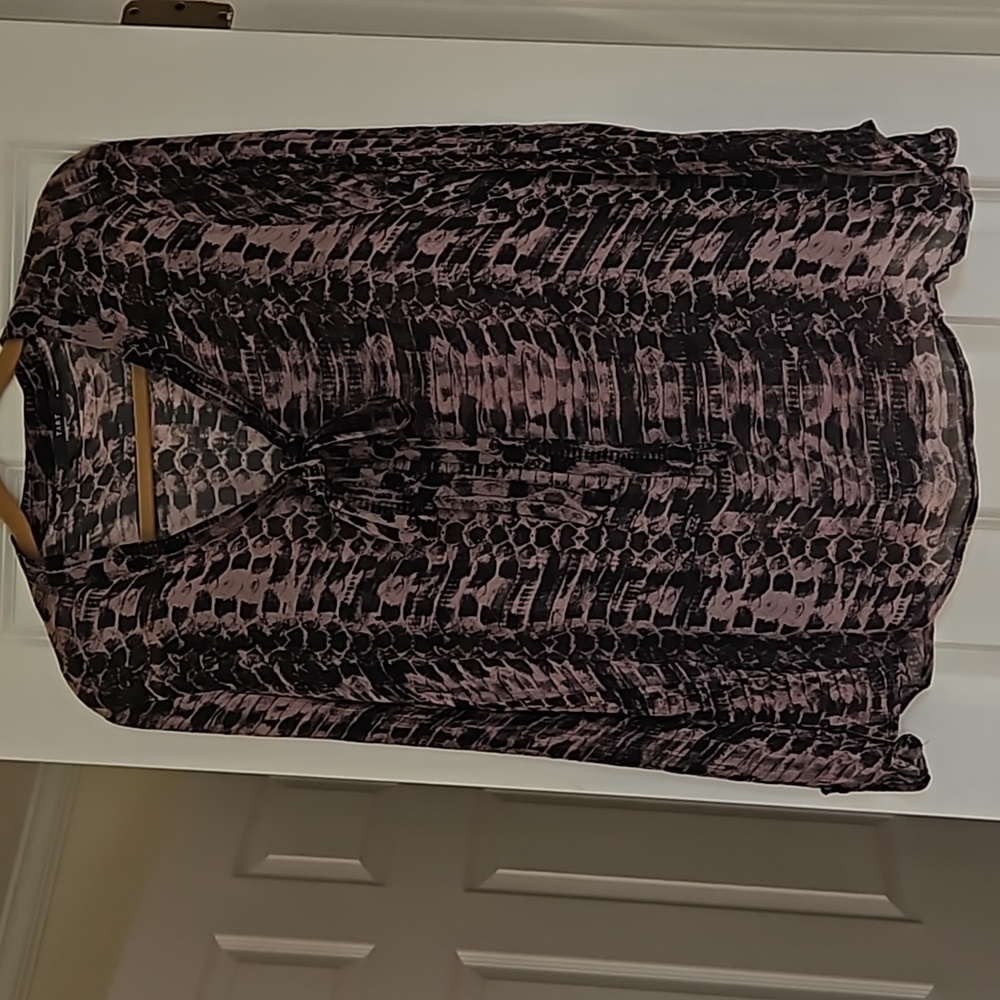 Tart Sheer blouse, 1x. v-neck, black & taupe; ties in front.